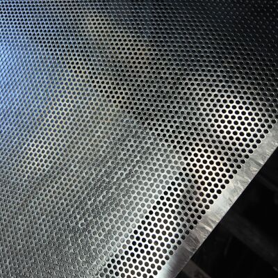 1mm Galvanized Perforated Mesh Construction Hoarding For Wind Resistance