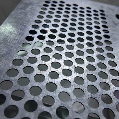 Rust resistance 3mm Thick Perforated Steel Grating For Mining Screening