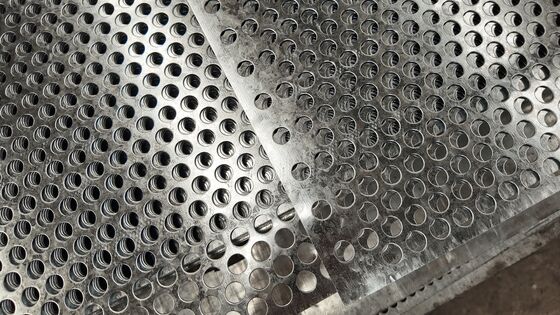 Full CNC Punching Burr-Free Round Hole Staggered Perforated Mesh