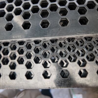 Silver Galvanized Slotted Metal Sheet With Round Holes 1000*2000 Mm