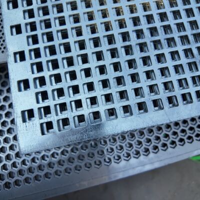 1.5mm Thick Square Hole Perforated Sheet Metal Sheet Silver