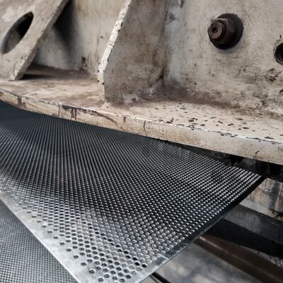 2mm Thick Galvanized Perforated Steel Grating Mesh For Shelf Decking
