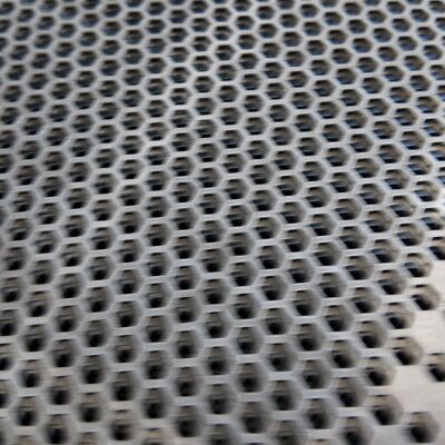 Galvanized Hexagonal Hole Perforated Mesh Panel For Building Decoration