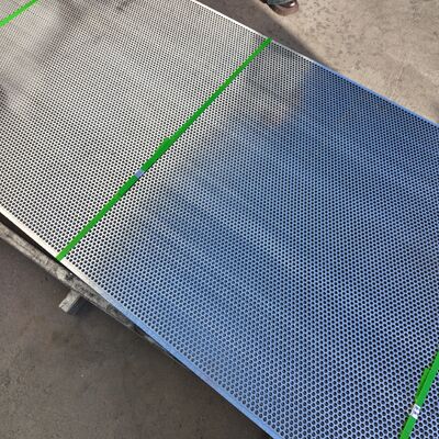 1mm Galvanized Perforated Mesh Construction Hoarding For Wind Resistance