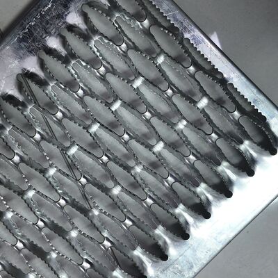 Galvanized Anti-Skid Perforated Tread for Construction Stairs or Truck Step