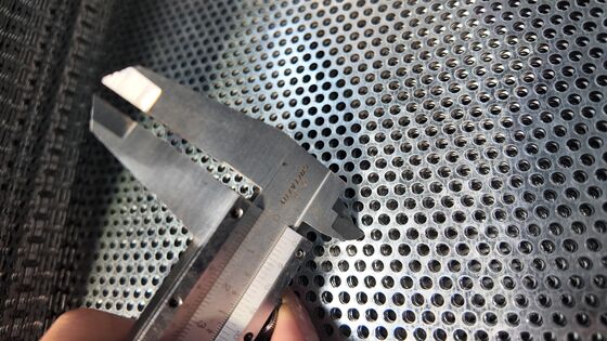 2mm Thick Round Hole Perforated Metal Mesh Sheet