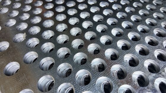 304 316L Stainless Steel Large Hole Perforated Mesh 10mm 15mm 20mm Aperture Available